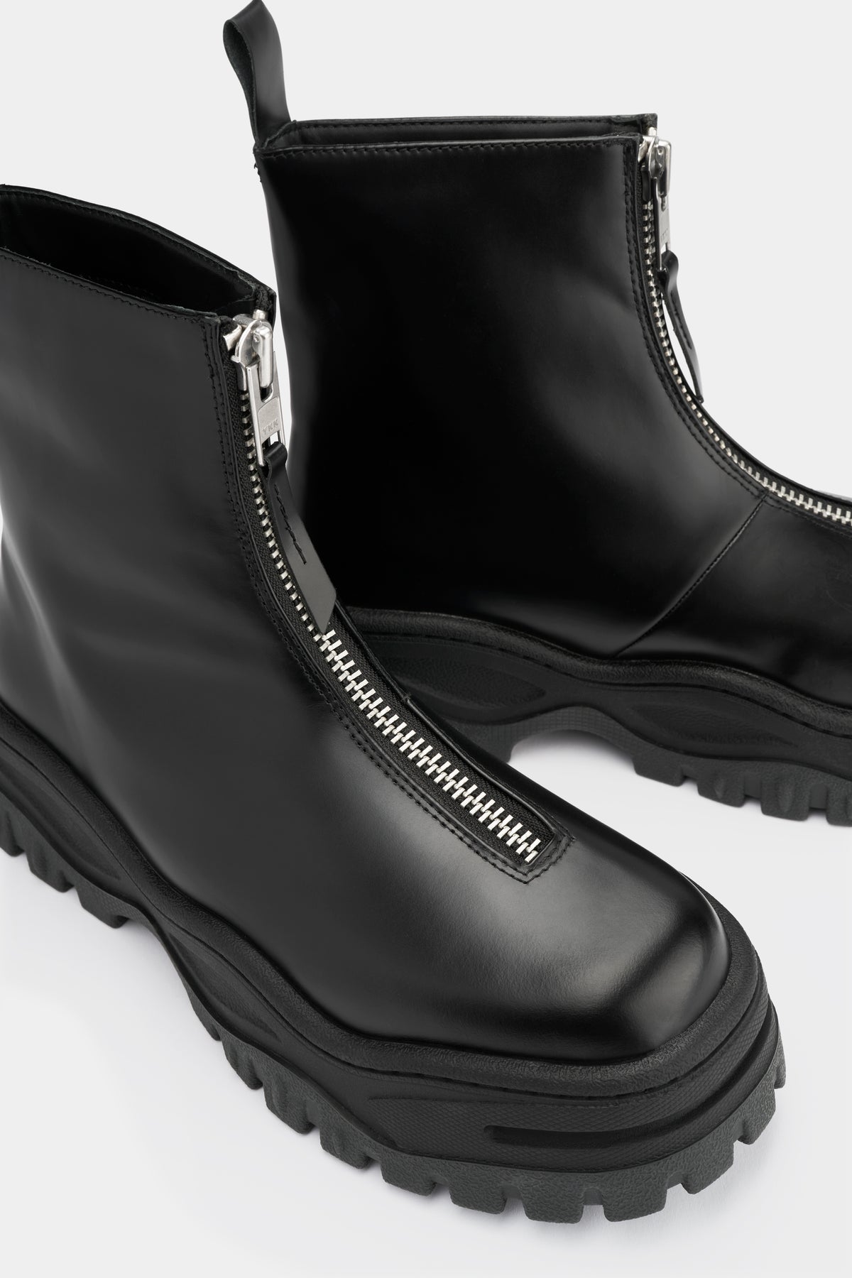 Raven II Black Leather