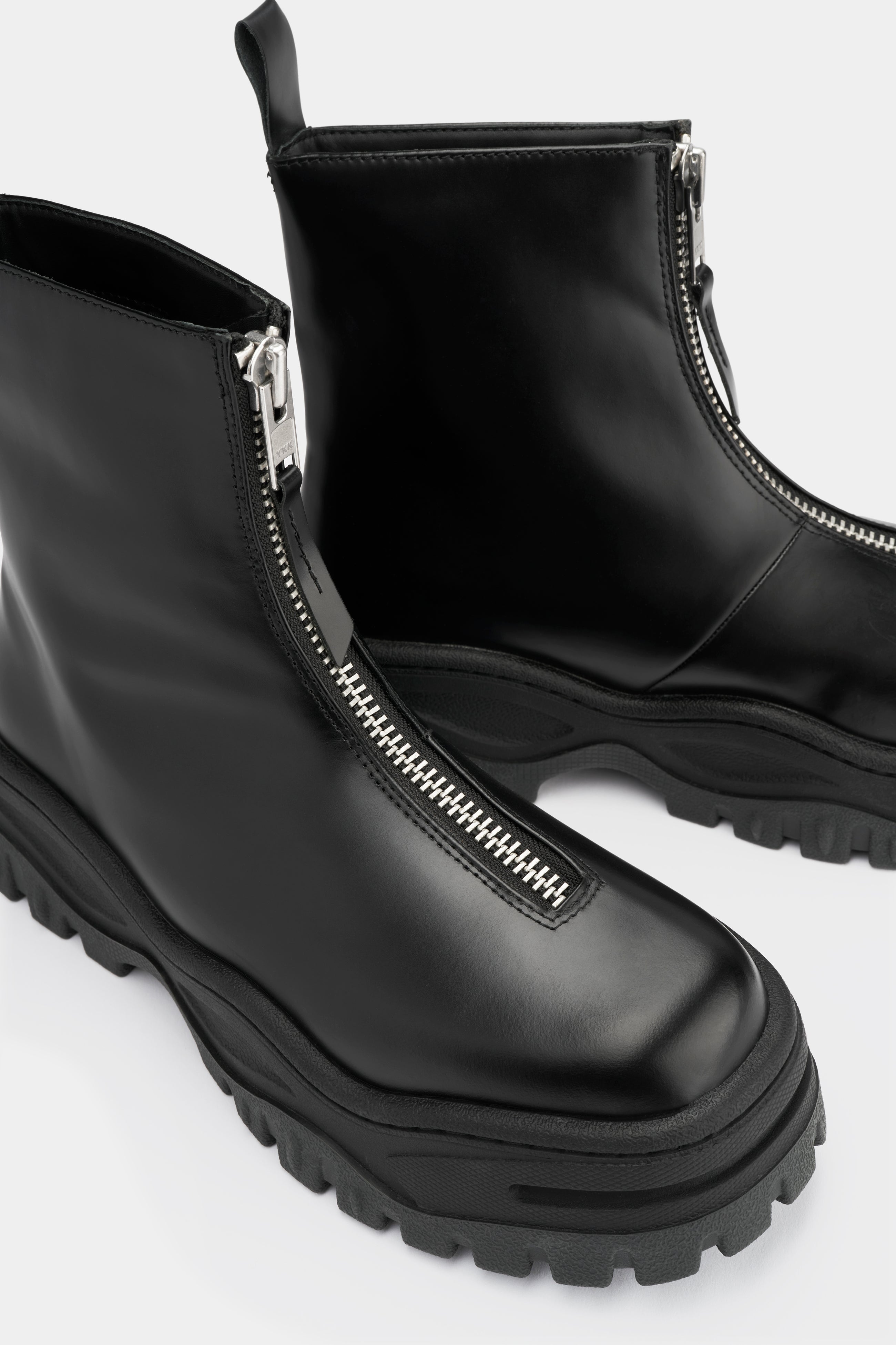 Raven II Black Leather