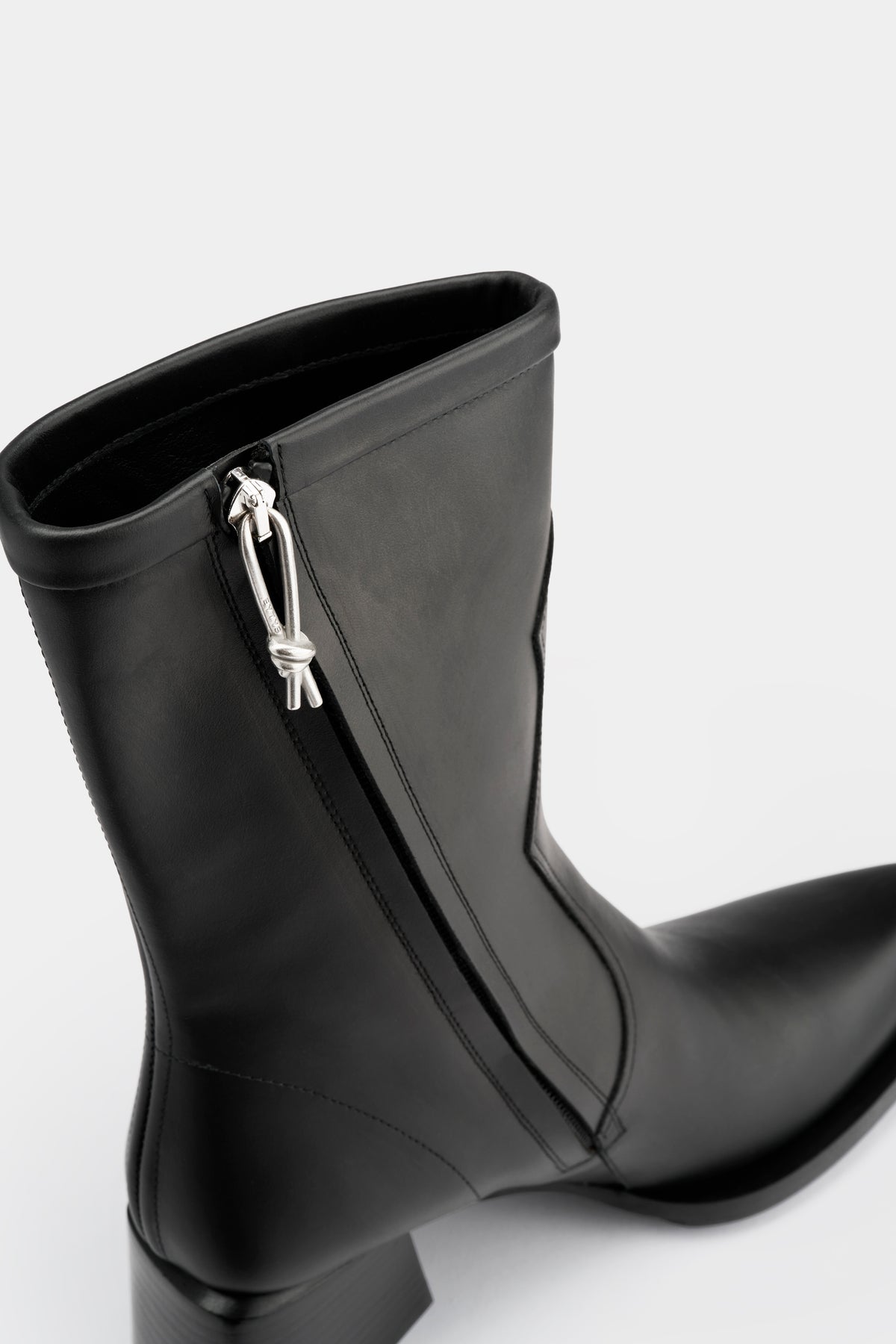 Rari Black Leather