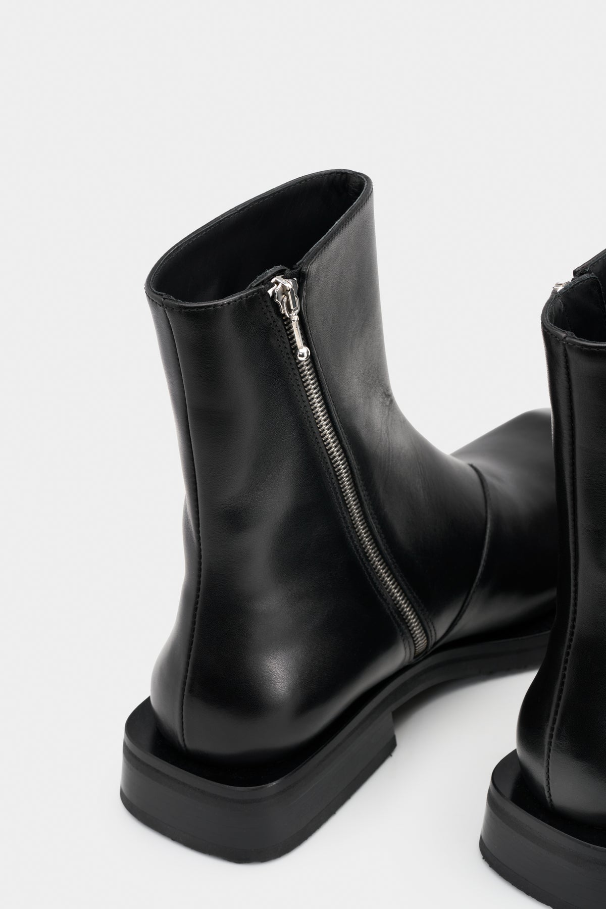 Piston Black Leather