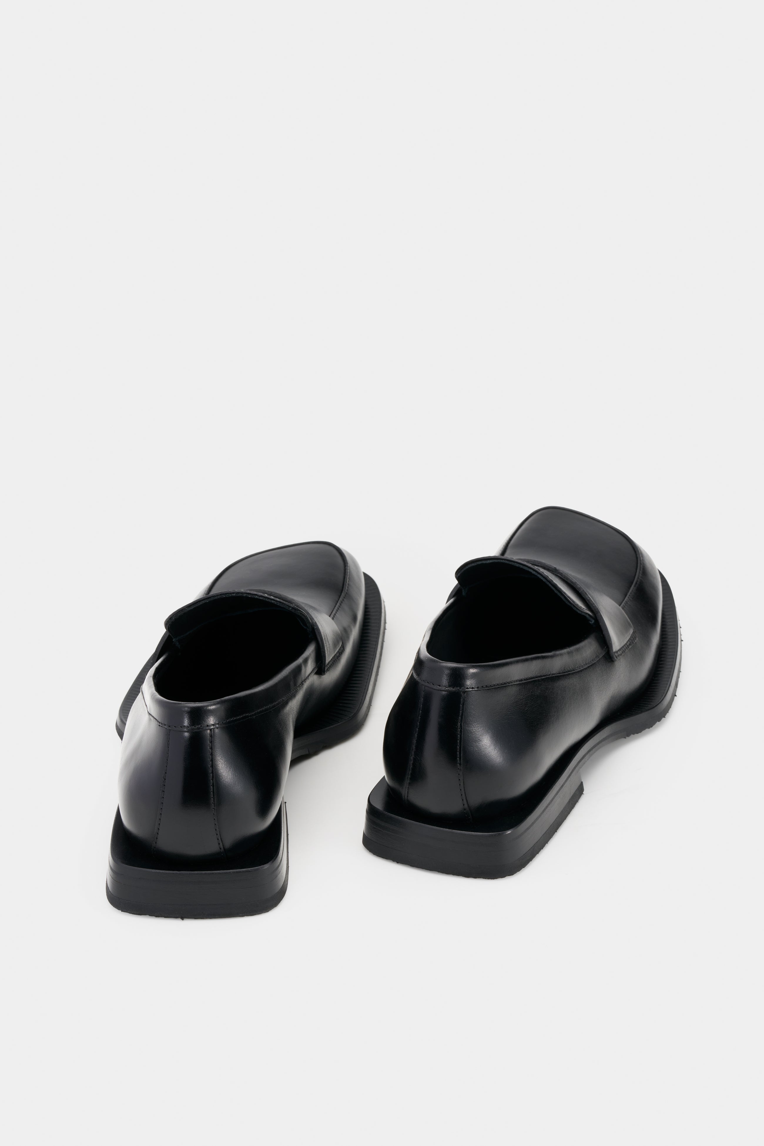 Savant Black Leather