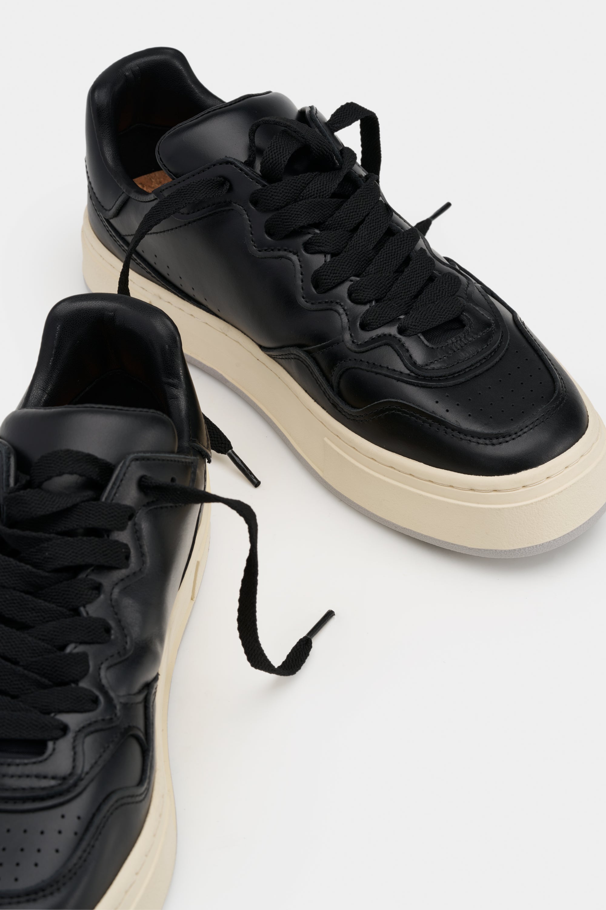 Trophy Black Leather