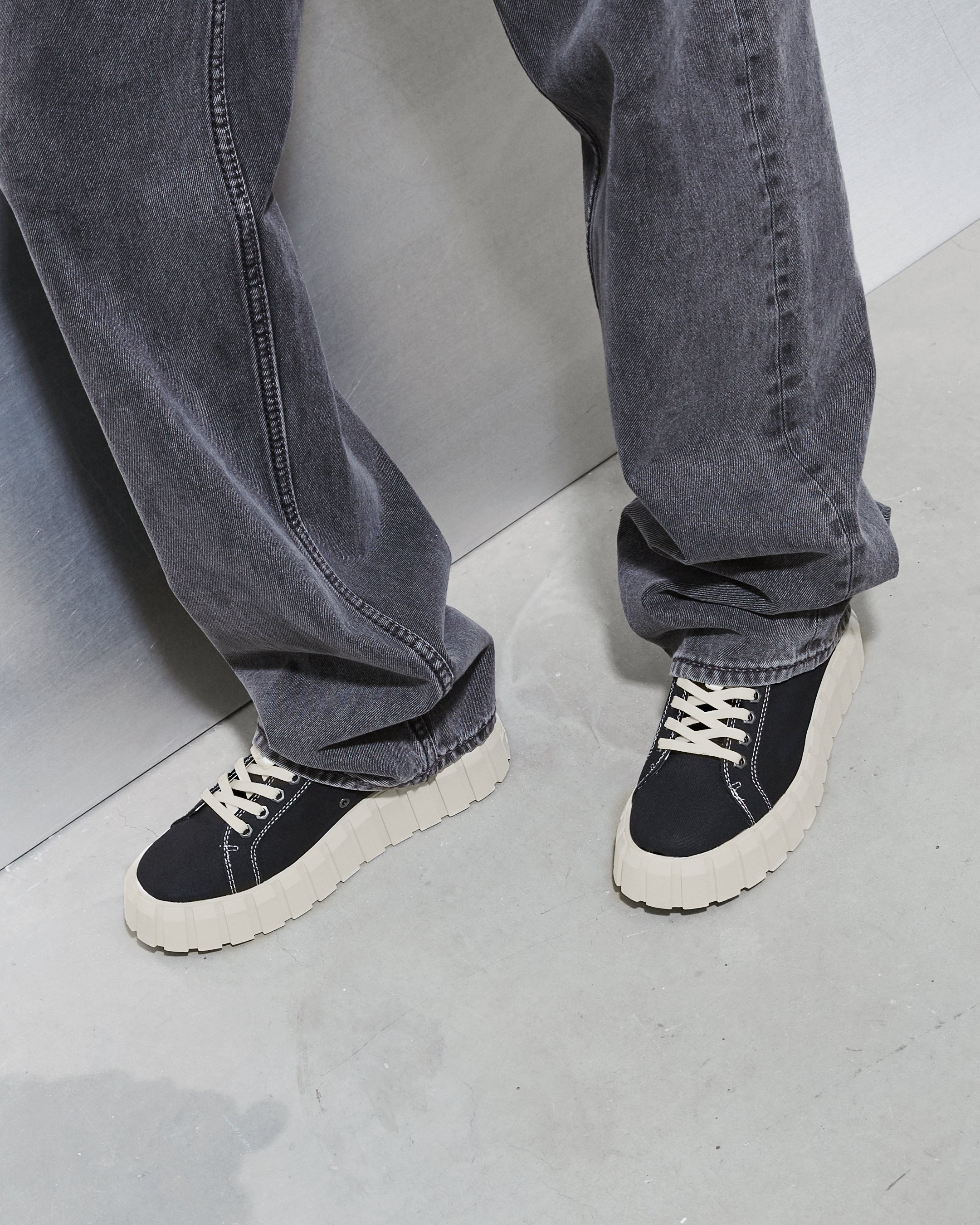 Odessa Canvas Black