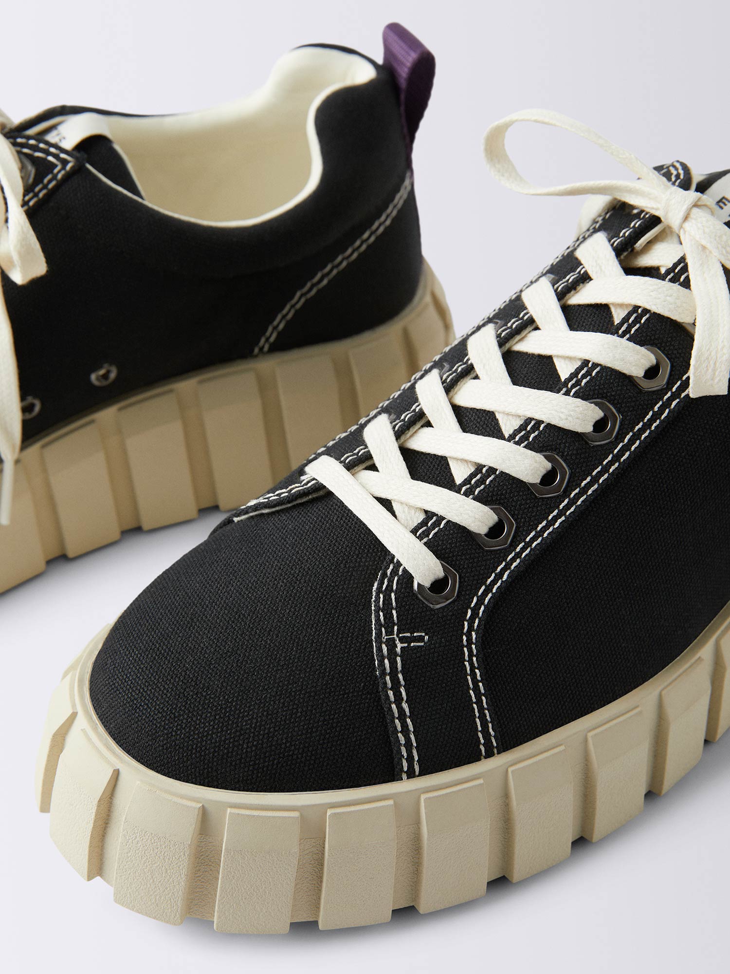 Odessa Canvas Black